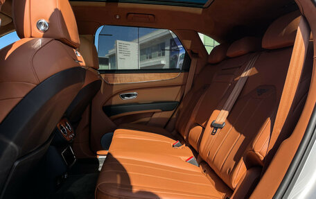 Bentley Bentayga I, 2023 год, 21 900 000 рублей, 10 фотография
