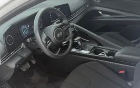 Hyundai Elantra, 2022 год, 2 000 000 рублей, 4 фотография