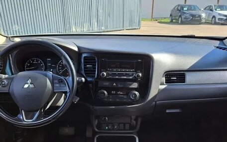 Mitsubishi Outlander III рестайлинг 3, 2017 год, 1 800 000 рублей, 3 фотография