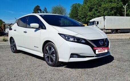 Nissan Leaf II, 2019 год, 2 200 000 рублей, 9 фотография
