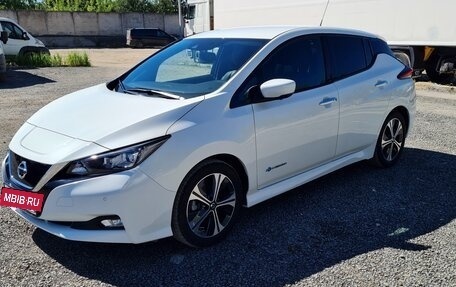 Nissan Leaf II, 2019 год, 2 200 000 рублей, 13 фотография