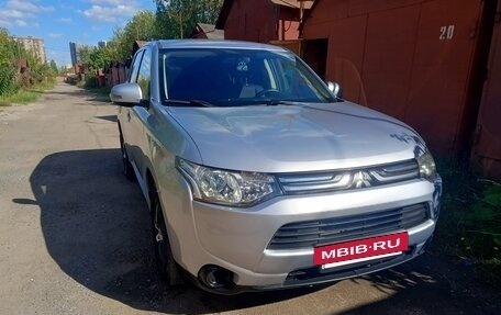 Mitsubishi Outlander III рестайлинг 3, 2012 год, 1 200 000 рублей, 2 фотография