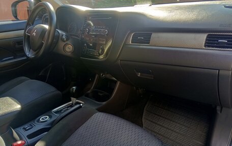 Mitsubishi Outlander III рестайлинг 3, 2012 год, 1 200 000 рублей, 12 фотография