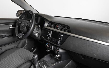 KIA Rio IV, 2018 год, 1 324 700 рублей, 7 фотография