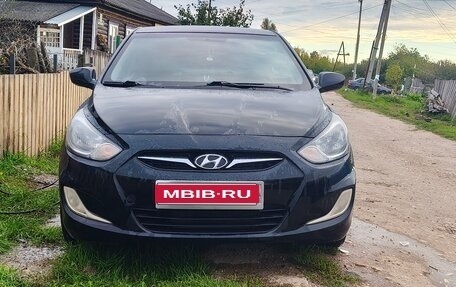 Hyundai Solaris II рестайлинг, 2013 год, 700 000 рублей, 1 фотография