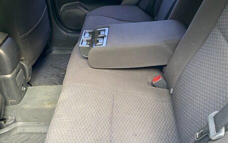 Toyota Avensis III рестайлинг, 2004 год, 690 000 рублей, 12 фотография