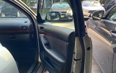 Toyota Avensis III рестайлинг, 2004 год, 690 000 рублей, 10 фотография