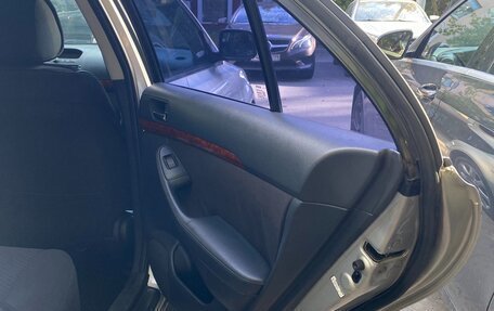 Toyota Avensis III рестайлинг, 2004 год, 690 000 рублей, 9 фотография