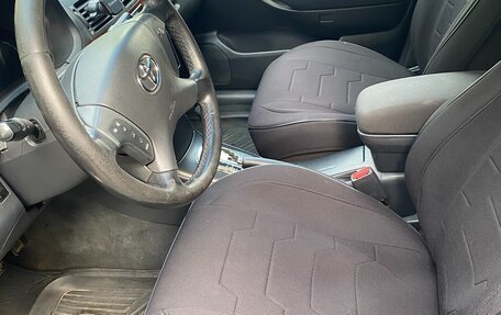 Toyota Avensis III рестайлинг, 2004 год, 690 000 рублей, 11 фотография