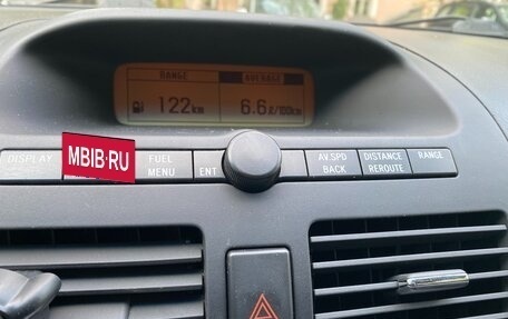 Toyota Avensis III рестайлинг, 2004 год, 690 000 рублей, 18 фотография