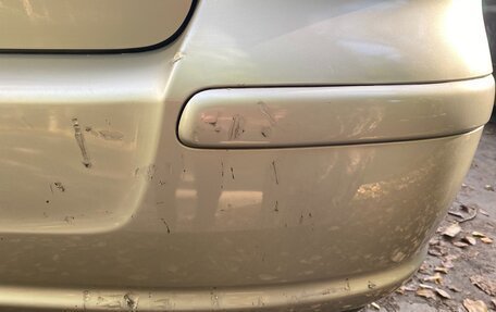 Toyota Avensis III рестайлинг, 2004 год, 690 000 рублей, 30 фотография