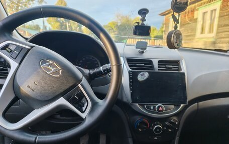 Hyundai Solaris II рестайлинг, 2013 год, 700 000 рублей, 12 фотография
