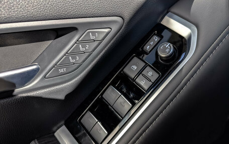 Toyota Land Cruiser, 2023 год, 11 450 000 рублей, 30 фотография