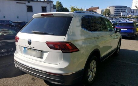 Volkswagen Tiguan II, 2022 год, 2 515 000 рублей, 4 фотография