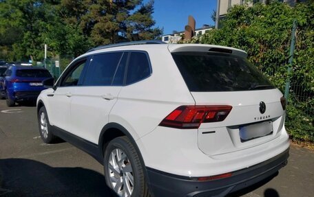 Volkswagen Tiguan II, 2022 год, 2 515 000 рублей, 2 фотография