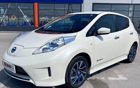 Nissan Leaf I, 2017 год, 1 075 000 рублей, 12 фотография