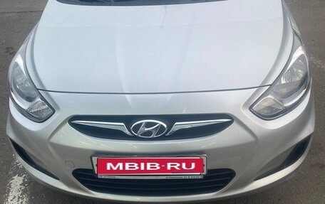 Hyundai Solaris II рестайлинг, 2011 год, 700 000 рублей, 1 фотография