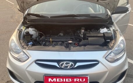 Hyundai Solaris II рестайлинг, 2011 год, 700 000 рублей, 9 фотография