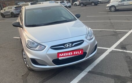 Hyundai Solaris II рестайлинг, 2011 год, 700 000 рублей, 11 фотография