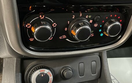 Renault Duster I рестайлинг, 2015 год, 869 000 рублей, 13 фотография