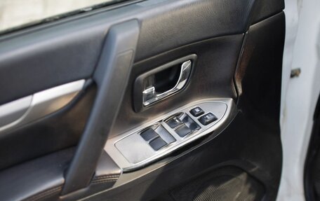 Mitsubishi Pajero IV, 2011 год, 1 850 000 рублей, 18 фотография