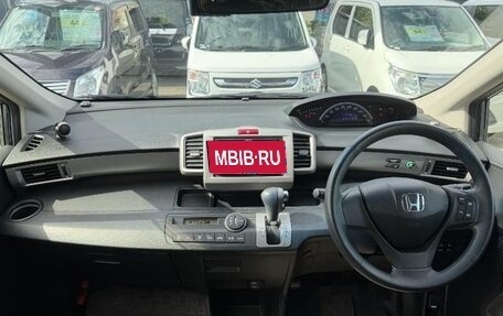 Honda Freed I, 2013 год, 820 000 рублей, 10 фотография
