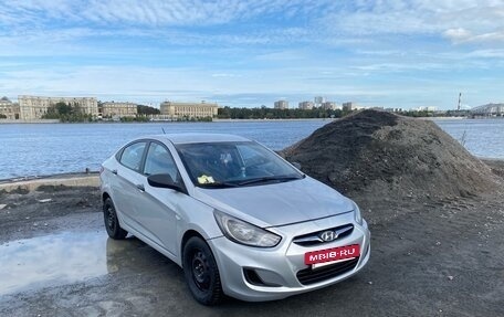 Hyundai Solaris II рестайлинг, 2013 год, 330 000 рублей, 2 фотография