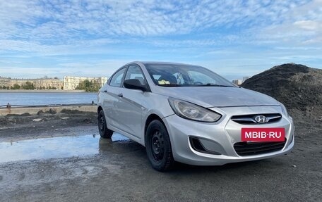 Hyundai Solaris II рестайлинг, 2013 год, 330 000 рублей, 6 фотография
