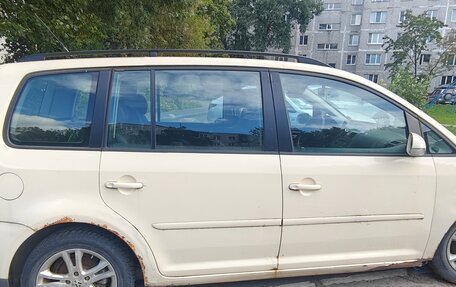 Volkswagen Touran III, 2007 год, 400 000 рублей, 3 фотография