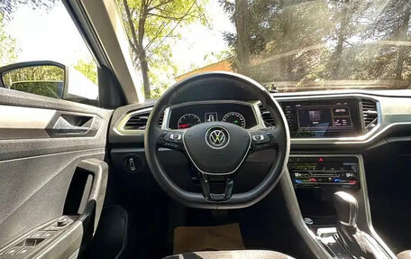 Volkswagen T-Roc I, 2022 год, 1 100 666 рублей, 13 фотография