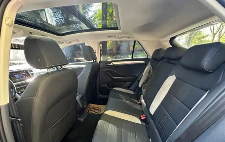 Volkswagen T-Roc I, 2022 год, 1 100 666 рублей, 22 фотография