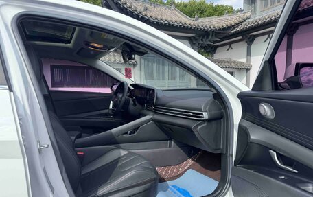 Hyundai Elantra, 2022 год, 1 390 000 рублей, 10 фотография