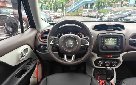 Jeep Renegade I рестайлинг, 2016 год, 1 016 000 рублей, 7 фотография