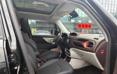 Jeep Renegade I рестайлинг, 2016 год, 1 016 000 рублей, 13 фотография