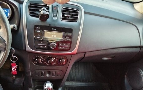 Renault Logan II, 2017 год, 650 000 рублей, 12 фотография