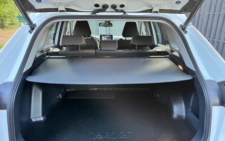 Toyota RAV4, 2021 год, 3 050 000 рублей, 13 фотография
