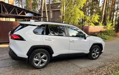 Toyota RAV4, 2021 год, 3 050 000 рублей, 6 фотография