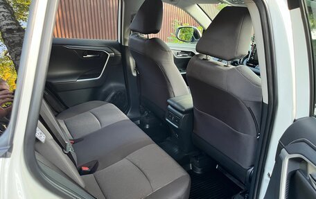 Toyota RAV4, 2021 год, 3 050 000 рублей, 10 фотография