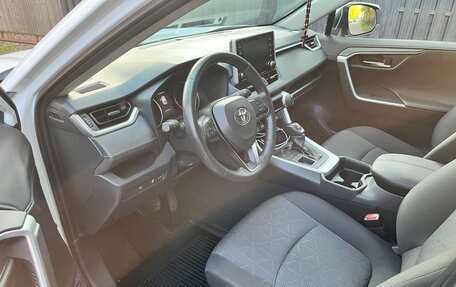 Toyota RAV4, 2021 год, 3 050 000 рублей, 8 фотография