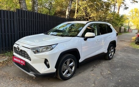Toyota RAV4, 2021 год, 3 050 000 рублей, 4 фотография