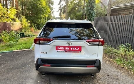 Toyota RAV4, 2021 год, 3 050 000 рублей, 5 фотография