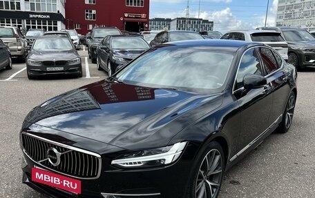 Volvo S90 II рестайлинг, 2020 год, 3 900 000 рублей, 2 фотография