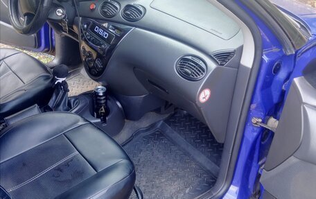Ford Focus IV, 2000 год, 250 000 рублей, 6 фотография