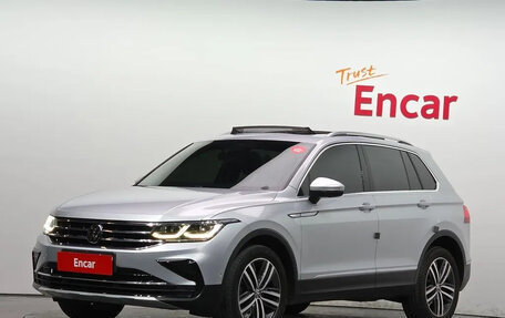 Volkswagen Tiguan II, 2022 год, 4 500 000 рублей, 1 фотография