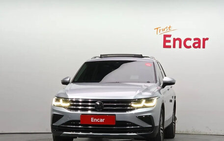 Volkswagen Tiguan II, 2022 год, 4 500 000 рублей, 3 фотография