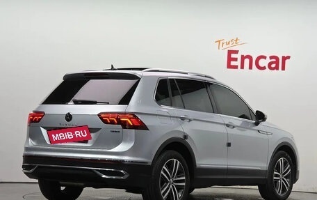 Volkswagen Tiguan II, 2022 год, 4 500 000 рублей, 2 фотография