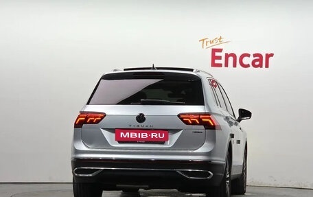 Volkswagen Tiguan II, 2022 год, 4 500 000 рублей, 4 фотография