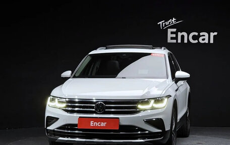 Volkswagen Tiguan II, 2023 год, 4 780 000 рублей, 3 фотография
