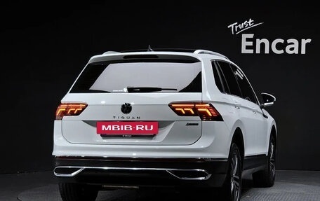 Volkswagen Tiguan II, 2023 год, 4 780 000 рублей, 4 фотография