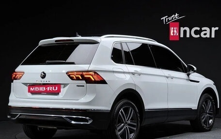 Volkswagen Tiguan II, 2023 год, 4 780 000 рублей, 2 фотография